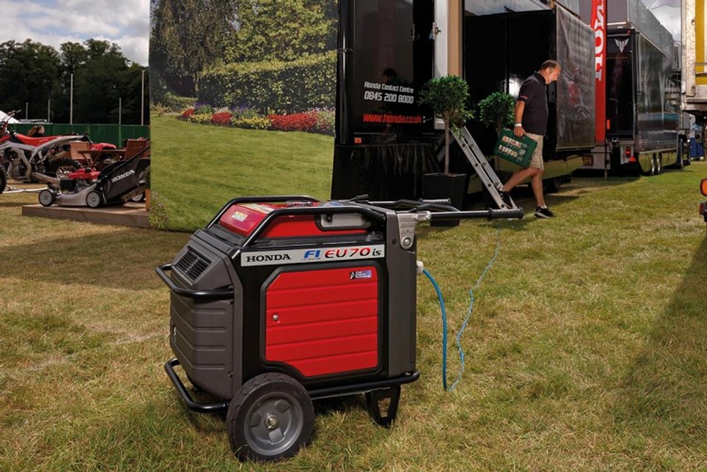 Генератор бензиновый HONDA ЕU 70 is инверторный EU70iSRGT