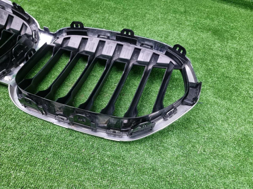 Решетка радиатора BMW X1 F48 (2019-2022)