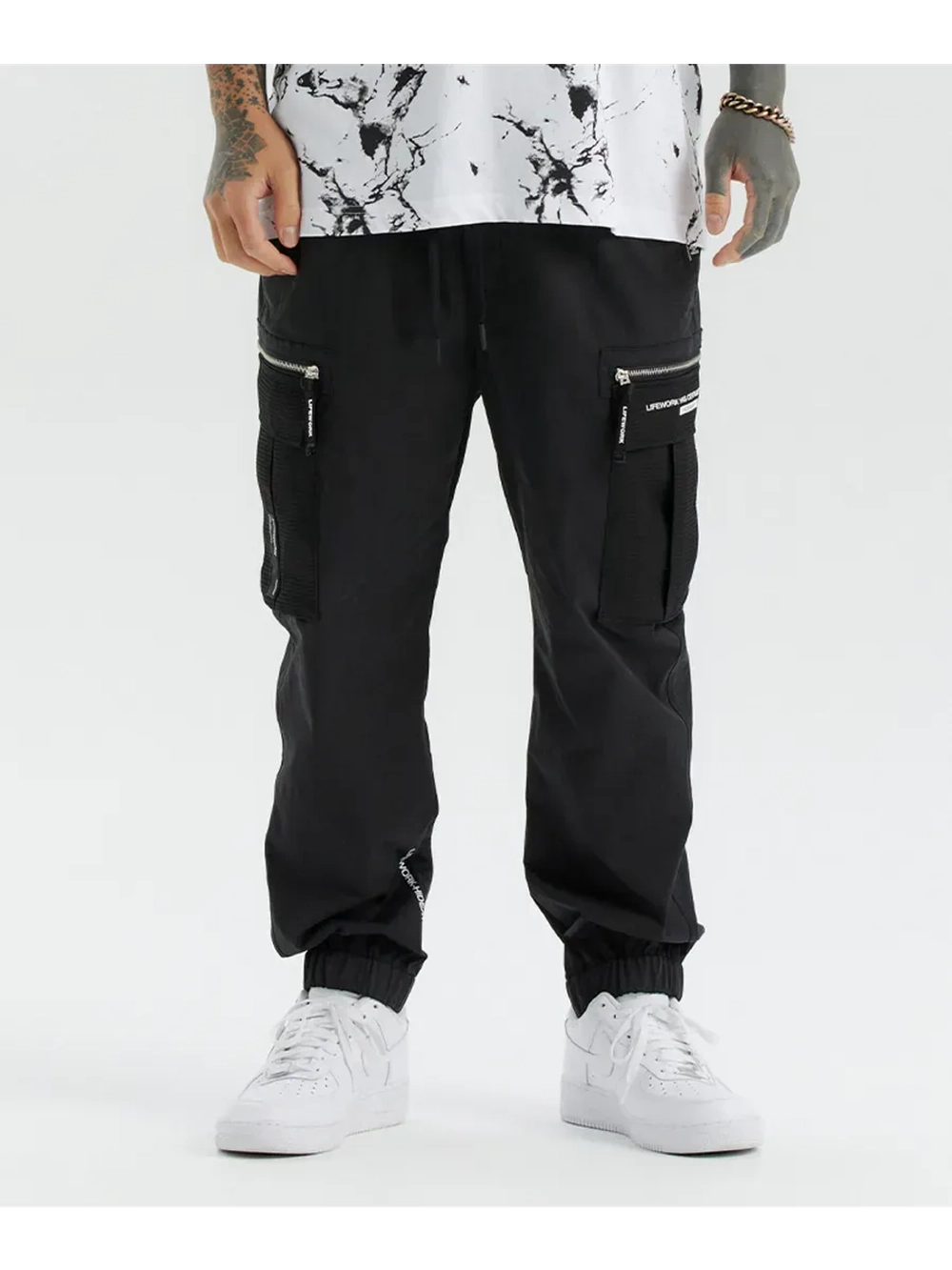 Брюки-джоггеры в стиле карго с жаккардовым рисунком