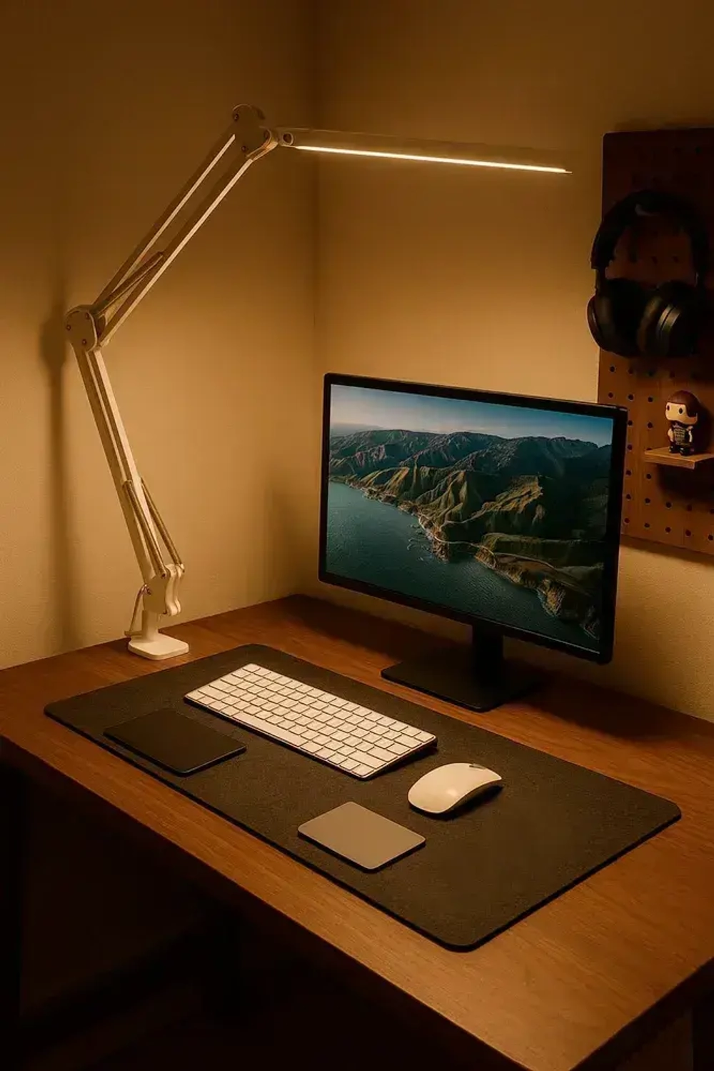 Лампа настольная светодиодная MadelaweHOME на струбцине