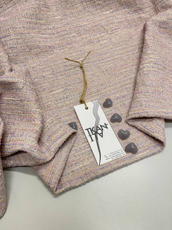 Костюмно-плательный смесовый твид букле (Alta Moda, 42%хлопок/30%полиэстер/14%акрил/11%полиамид/1%вискоза/1%лен/1%другие волокна, Нежно-розовая гамма с сиреневым и легким золотым люрексом, 135, 336 гр/м2)