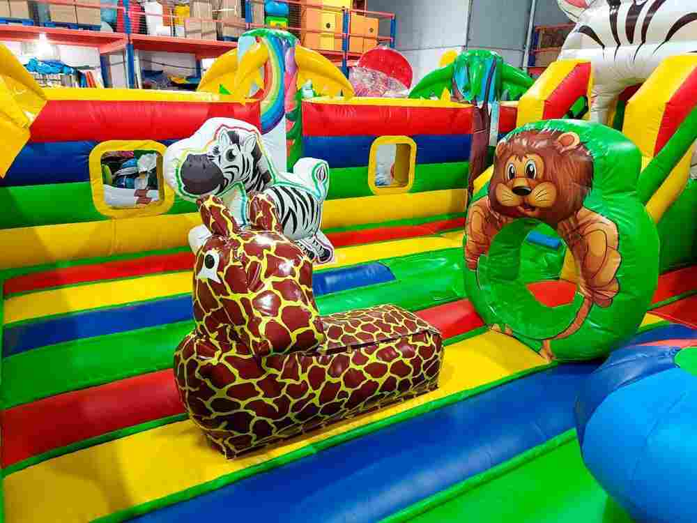 Коммерческий надувной батут "Зверята на радуге" 8х6х2,8