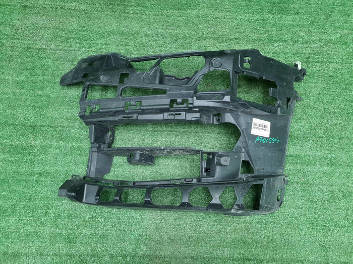 Кронштейн переднего бампера BMW 5er G30 (17-20)