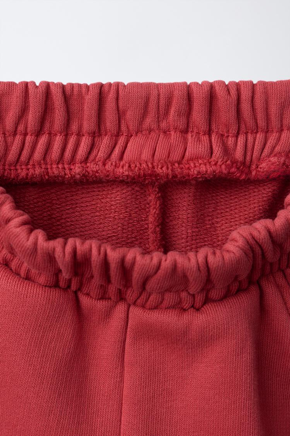 ZARA КОМПЛЕКТ ИЗ ТОЛСТОВКИ И БРЮК WIDE LEG С НАШИВКОЙ, КРАСНЫЙ