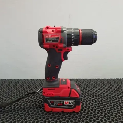 Milwaukee Дрель-шуруповерт, 18 В, 100 Нм, 2 АКБ