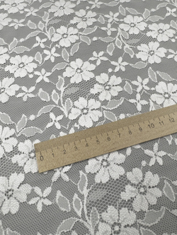 Гипюр эластичный белый ширина 150 см плотный С ПЯТНАМИ