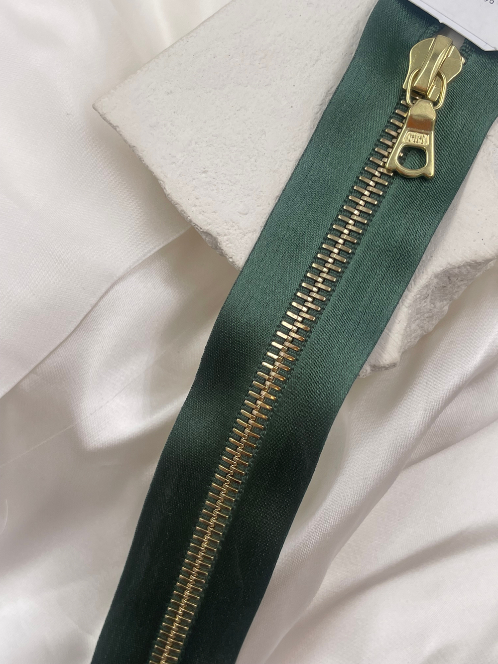 Молния металл Riri на атласной тесьме, 6 мм, цвет 5861, зеленый холодный