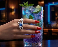 Взгляд с характером: Вечерний коктейль и магия индиго