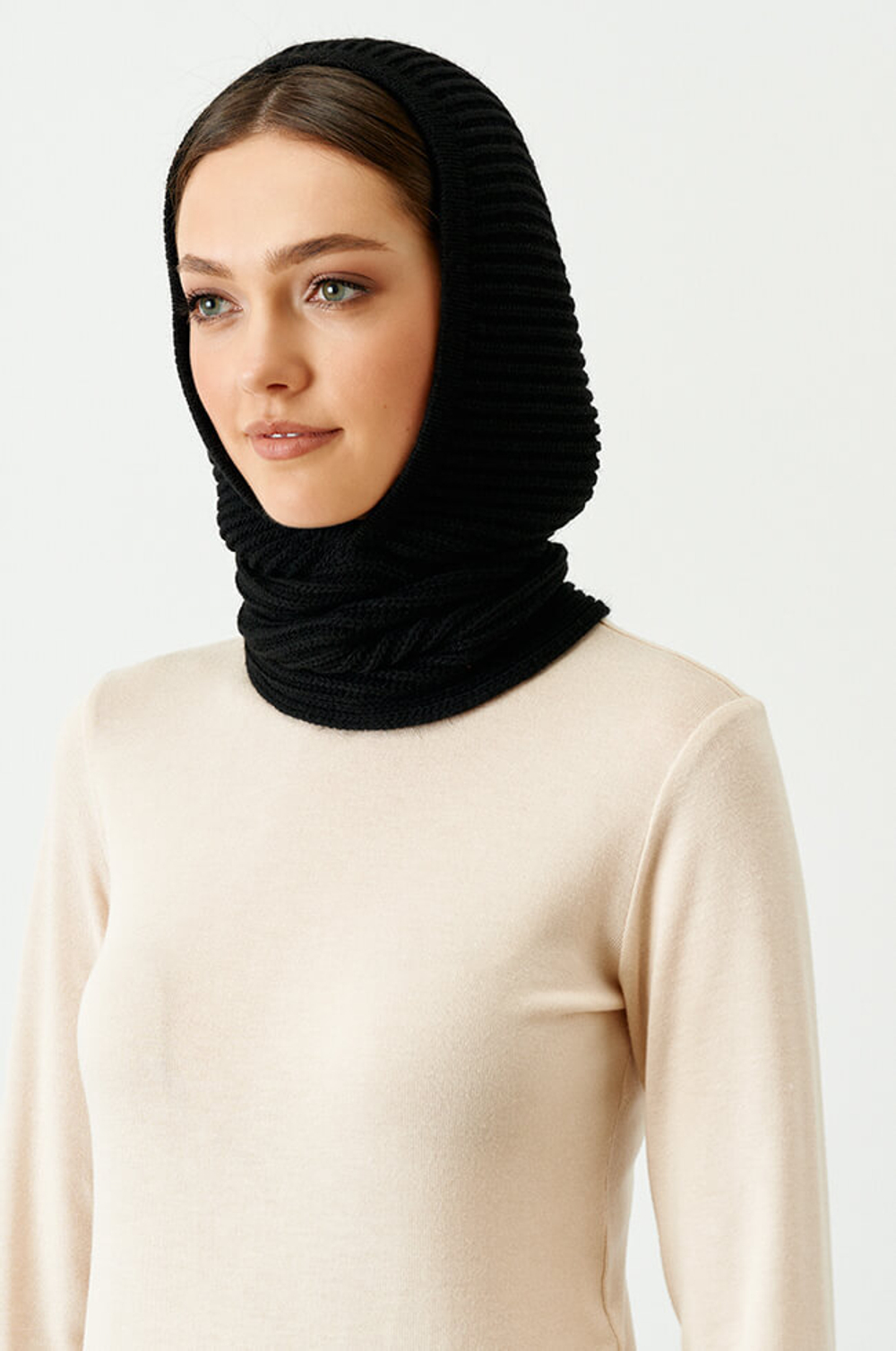 8355 Капор женский (черный)