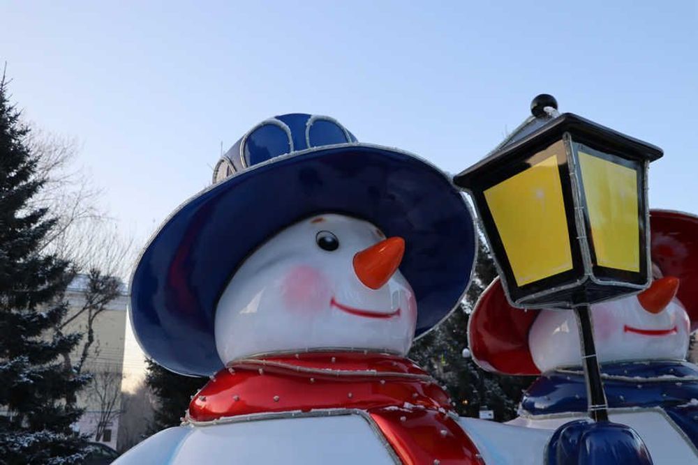 Уличная фигура "Снеговик с фонарем"