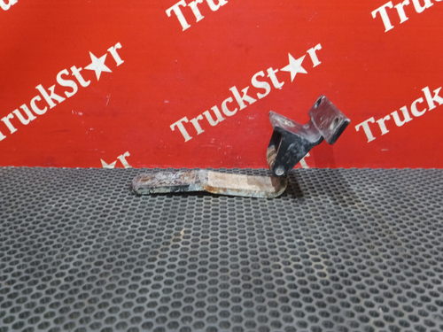 Петля капота