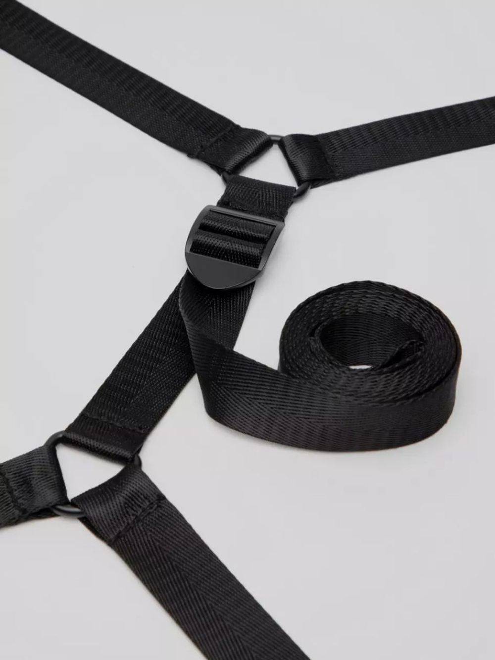 Изысканный набор фиксаций на кровати Reversible Under Mattress Restraint Set (Цвет: красный с черным)