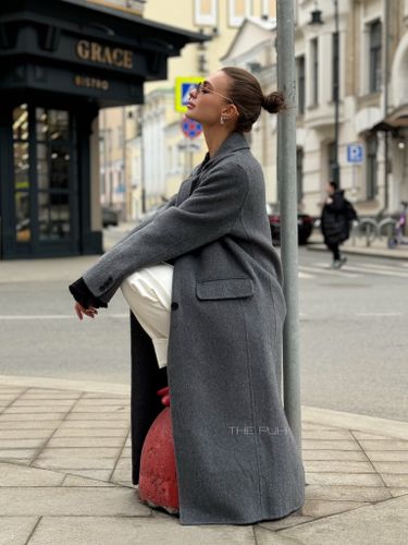 Длинное серое пальто из шерсти