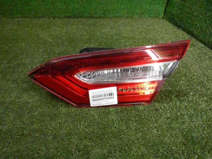 Фонарь правый внут Toyota Camry xv70 17-нв галоген