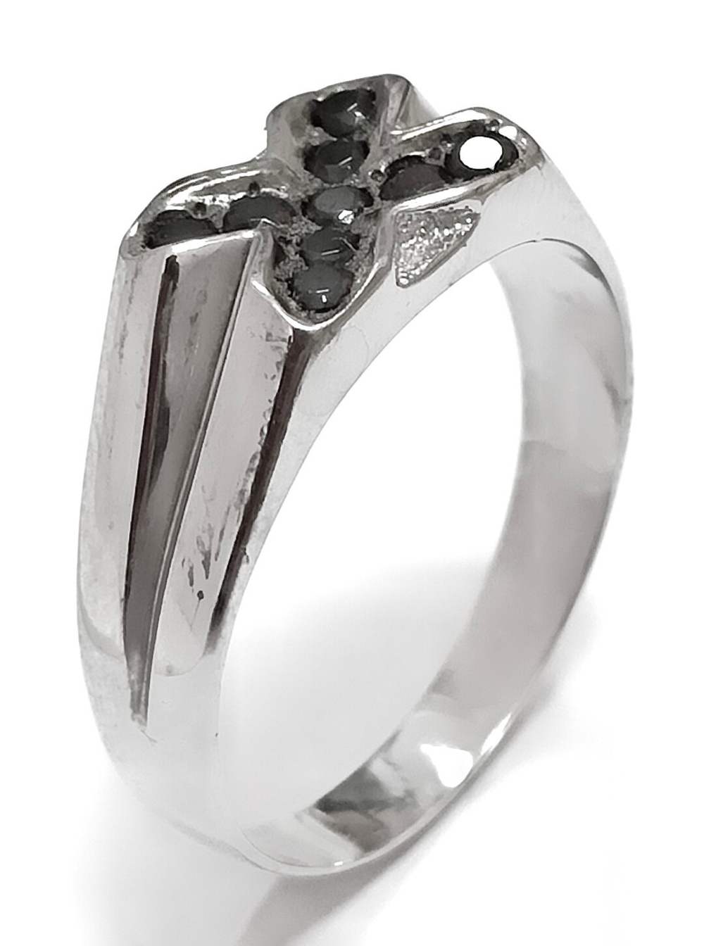 Ювелирное кольцо из серебра