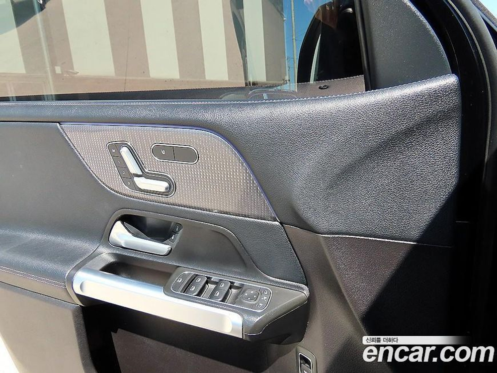 Mercedes-Benz GLB-Class X247 GLB220 (11.2020)
