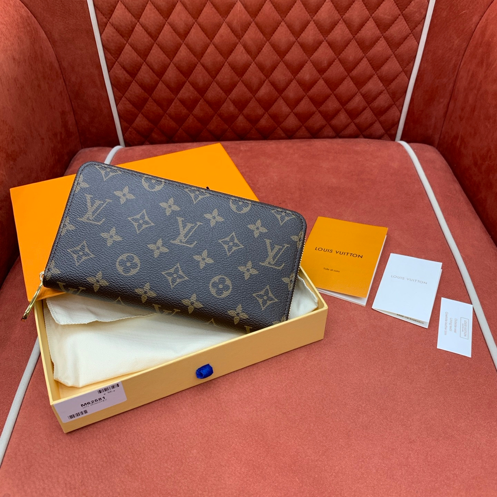 Louis Vuitton Zippy Organizer