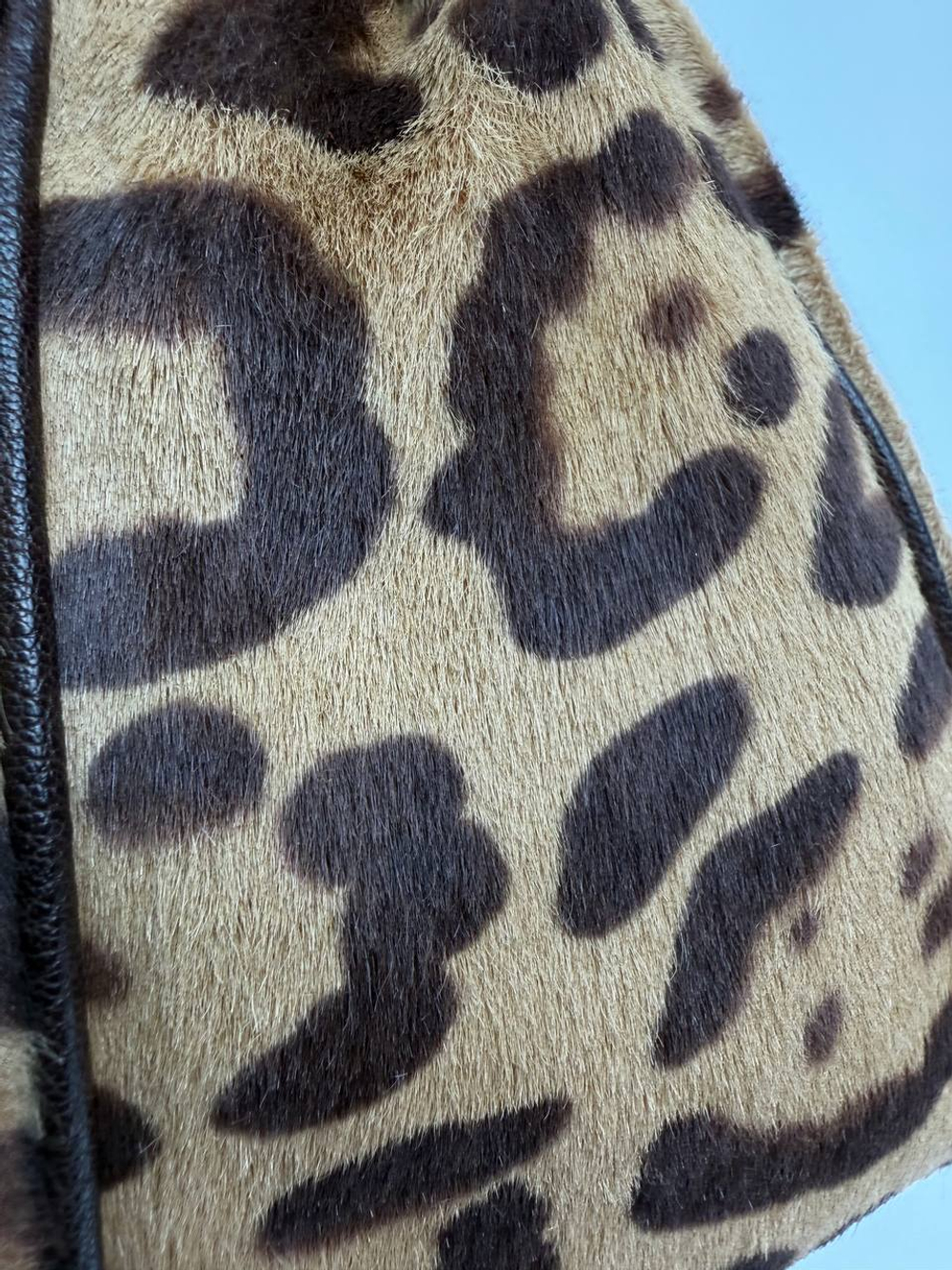 Сумка Valentino Garavani Leopard Pony Hair Leather Shoulder Bag Beige