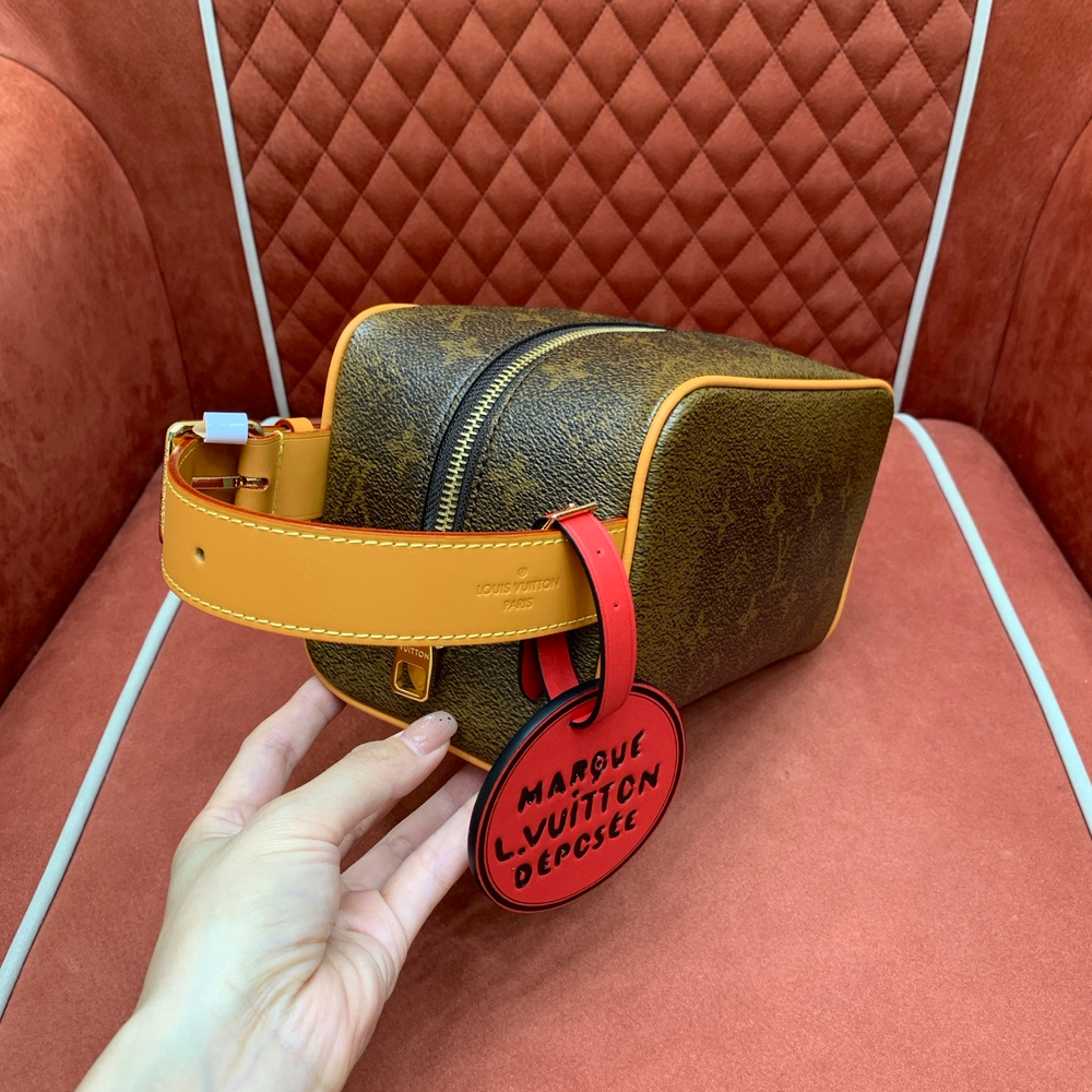 Louis Vuitton Locker Dopp Kit
