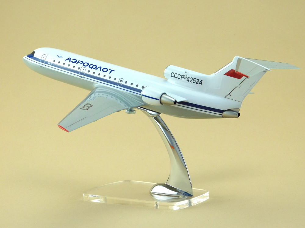 Модель самолета Як-42 (М1:100 Аэрофлот СССР-42524)
