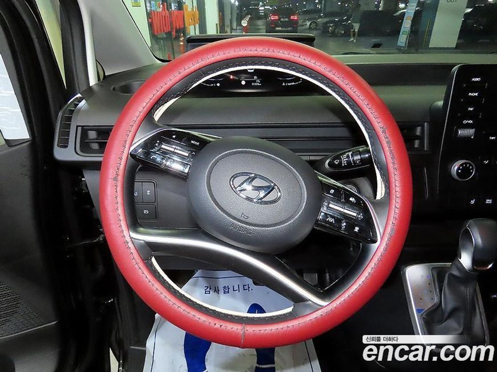 Hyundai Staria Cargo 3-х местный (01.2023)