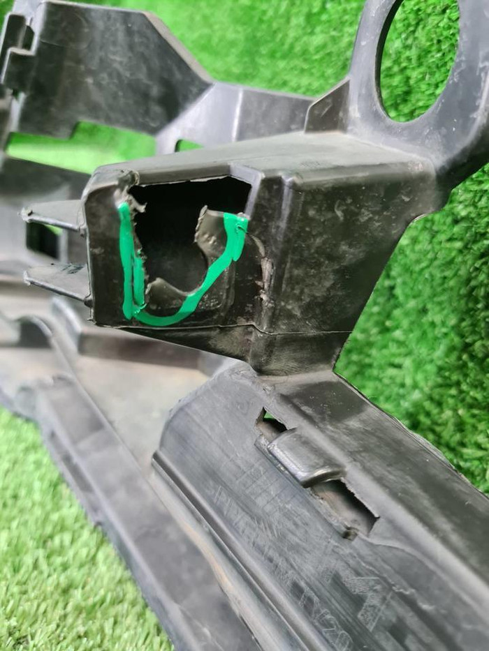 Кронштейн переднего бампера Mercedes E W213 16-21