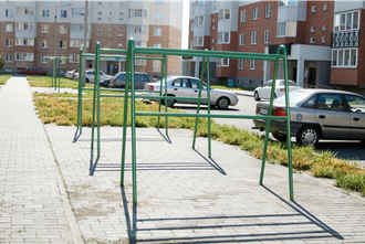 Уличные стойки для чистки ковров и сушки белья