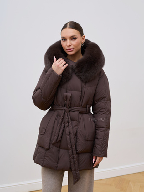 Удлиненный шоколадный пуховик с поясом
