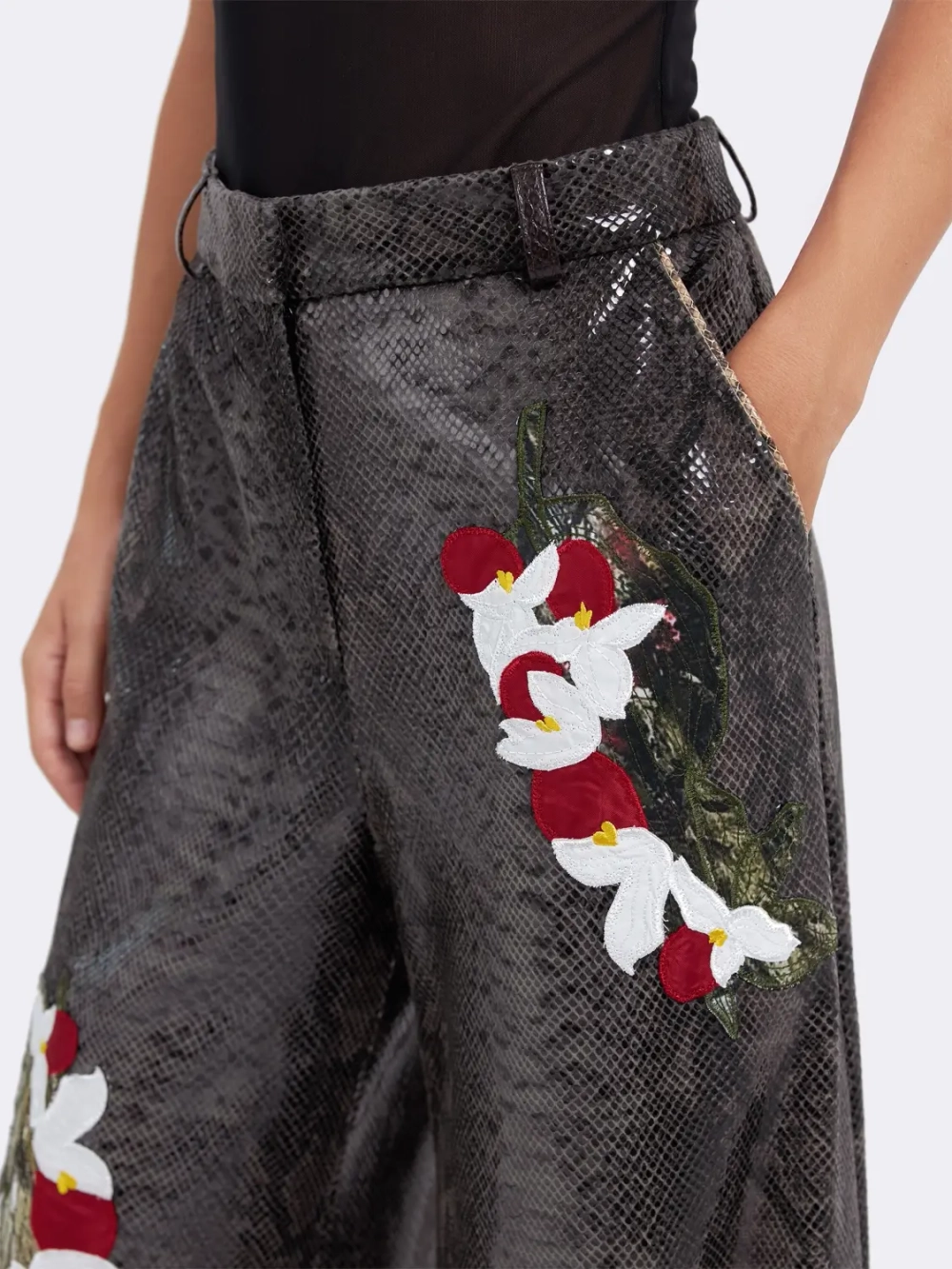 Брюки клеш из экокожи с аппликациями Ola Ola OLA OLA