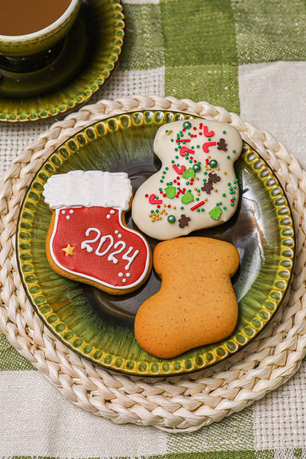 Новогодние мини пряники: размер в среднем 6,5*5см