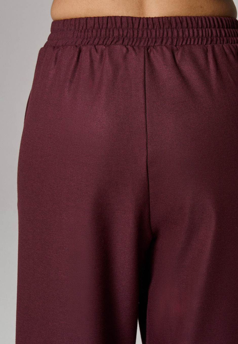 Брюки с поясом на резинке бордовые