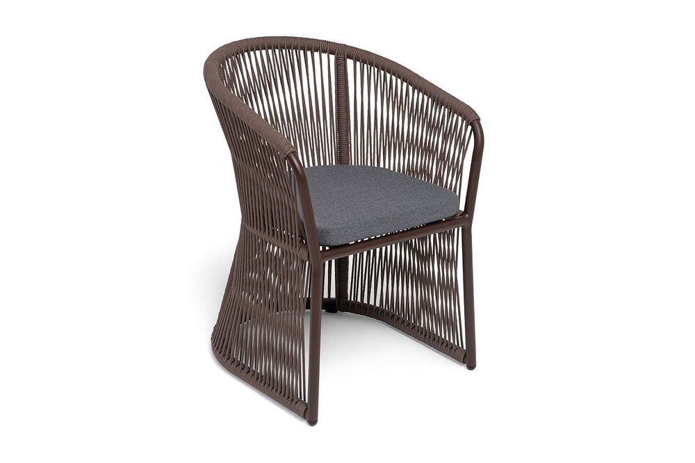 "Романо" стул плетеный из роупа, каркас алюминий коричневый (RAL8016) муар, роуп коричневый круглый, ткань темно-серая 027