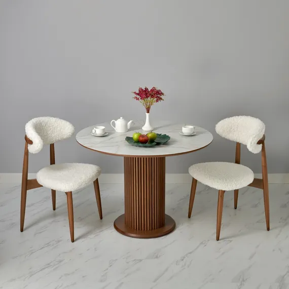 Стул Mod белый искусственный мех с ножками цвета орех