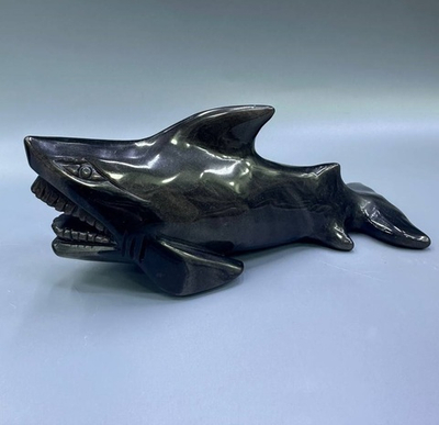 Акула из натурального обсидиана