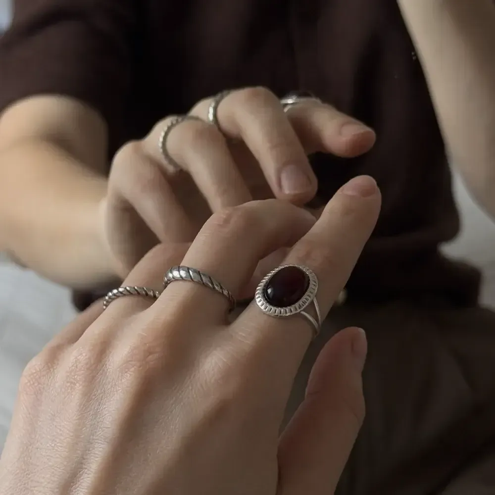 Кольцо винтажное с вишневым янтарем