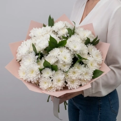 Букет "Наше счастье" из 11 белоснежных хризантем.
