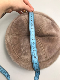 Берет нежного цвета