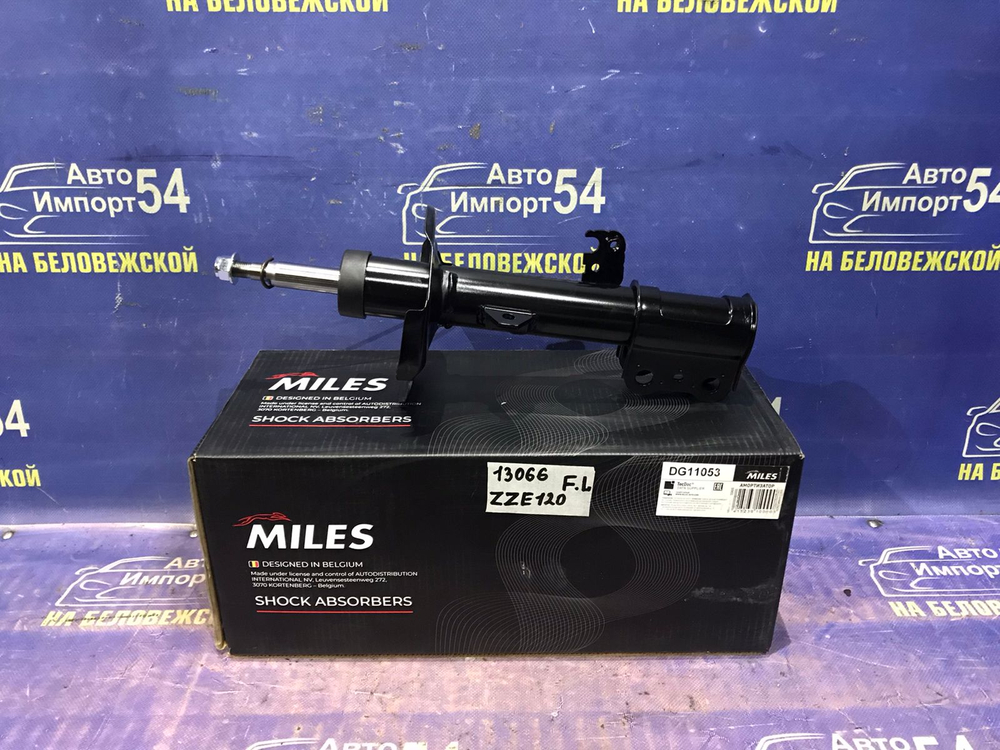 Стойка передняя левая TOYOTA COROLLA 2001-2002