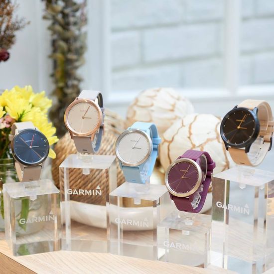 Умные часы Garmin Vívomove HR Sport черные с песочным ремешком 010-01850-03