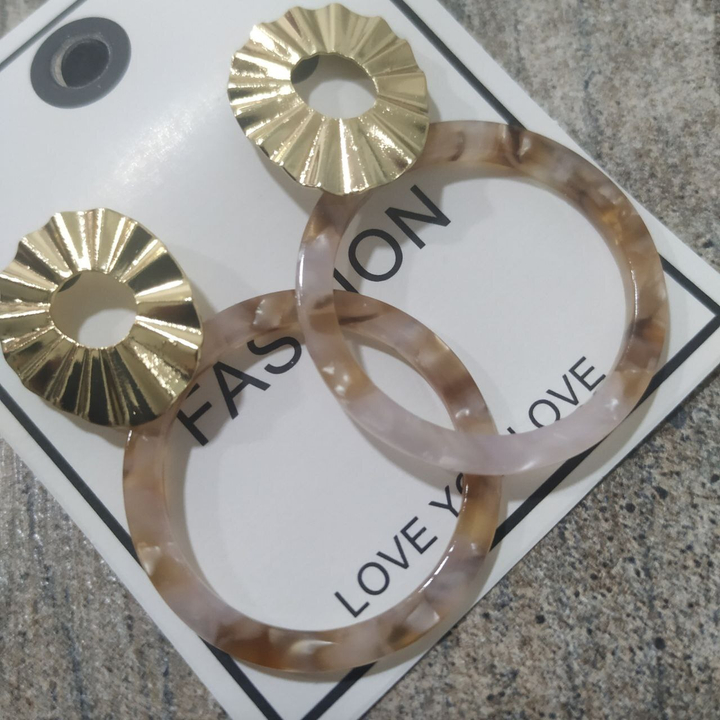 Серьги-гвоздики Гофрированный овал металл золотистый подвеска кольцо пластик