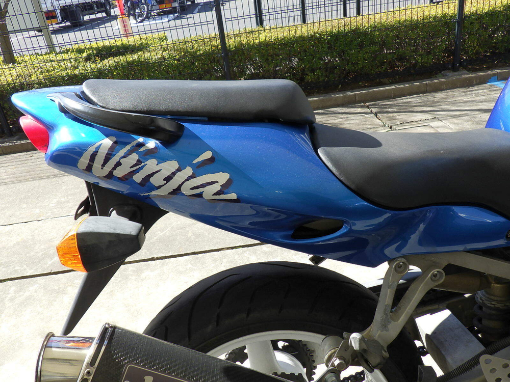 Kawasaki Ninja ZX-9R 041682