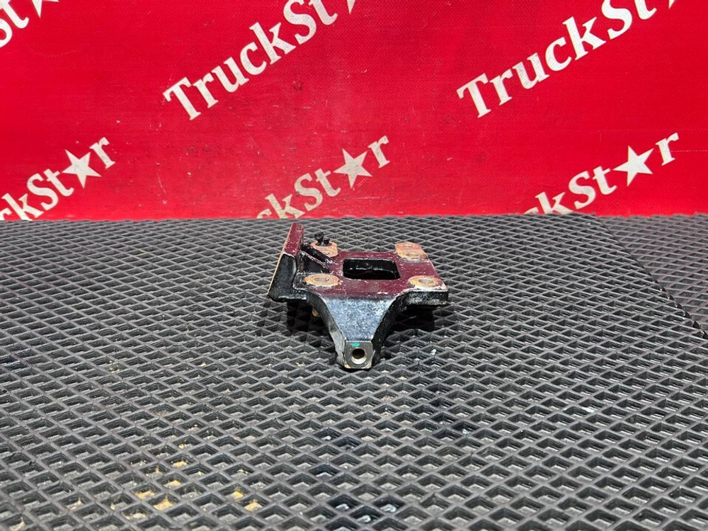 Кронштейн двигателя 2024г