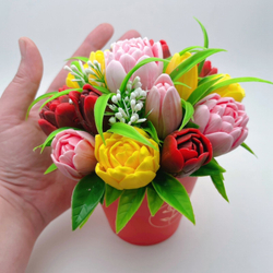 "Разноцветные тюльпаны» (красное кашпо)