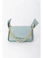 Сумка кросс-боди через плечо с широким съемным ремнем.