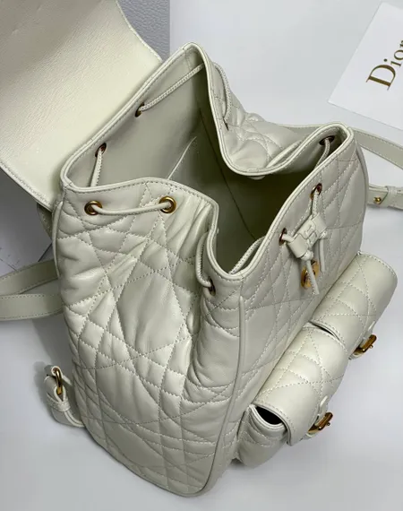 Рюкзак Dior Caro белый, модель среднего формата