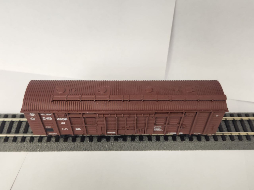 Крытый вагон 11-217 КВР Коричневый