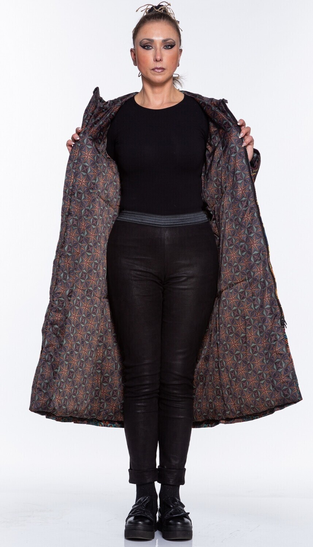 Пальто "Легенда", по мотивам фрагмента мозаики "Пеликан" в Ахенском соборе, построенном при Карле Великом