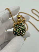 Кулон в виде амфоры с зелёной эмалью