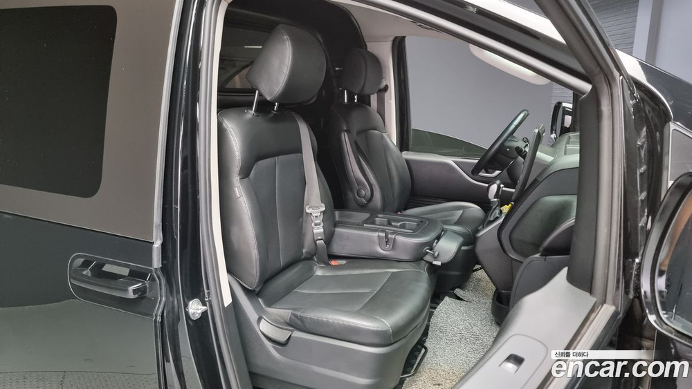Hyundai Staria Cargo 3-х местный (02.2022)