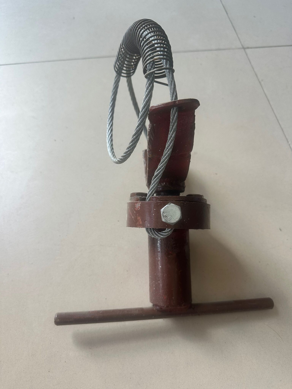 Тросовый хомут для шланга цементовоза